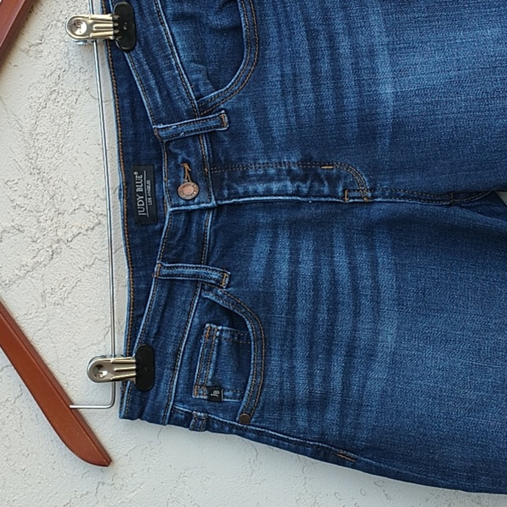 JUDY BLUE Cuffed Hem Jean Shorts Size M - Picture 3 of 13